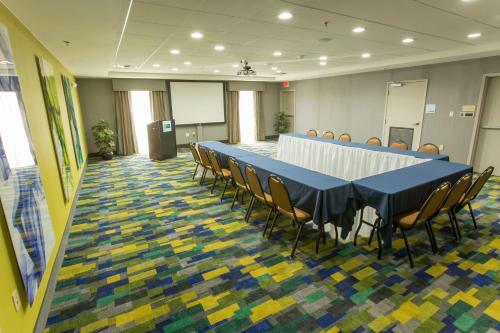 Holiday Inn Express Hotel & Suites Mcdonough