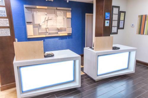Holiday Inn Express Hotel & Suites Mcdonough