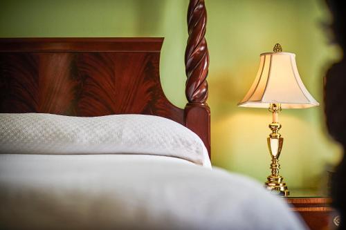 Bed & Breakfast Planters Inn On Reynolds Square