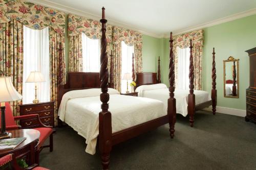 Bed & Breakfast Planters Inn On Reynolds Square