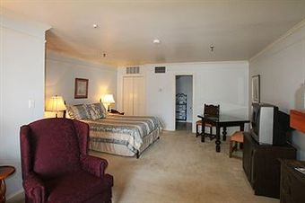 Hotel 17 Hundred 90 Inn And Restaurant