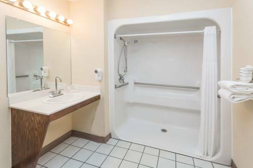 Motel Baymont Inn And Suites - Valdosta