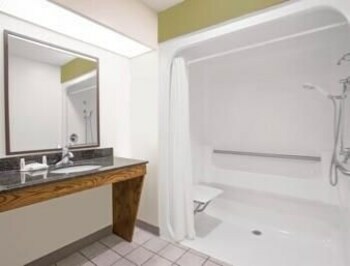 Motel Baymont Inn And Suites - Warner Robins