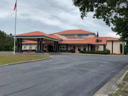 Hotel Days Inn And Suites Savannah
