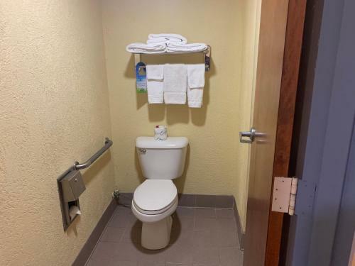 Hotel Days Inn And Suites Savannah