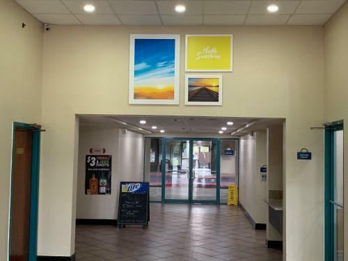 Hotel Days Inn And Suites Savannah