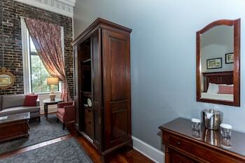 Bed & Breakfast East Bay Inn