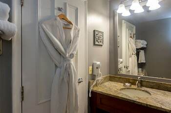 Bed & Breakfast East Bay Inn