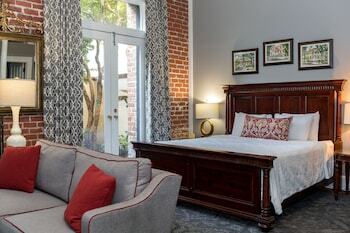 Bed & Breakfast East Bay Inn