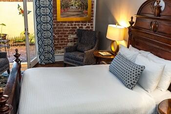 Bed & Breakfast East Bay Inn