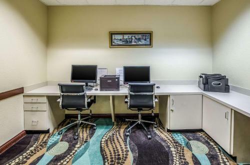 Hotel Clarion Suites Savannah