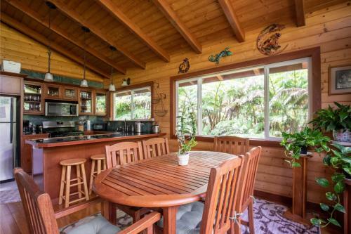 Alas Del Kealoha By Hawaii Volcano Vacations