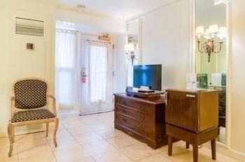 Aston Waikiki Beachside Hotel