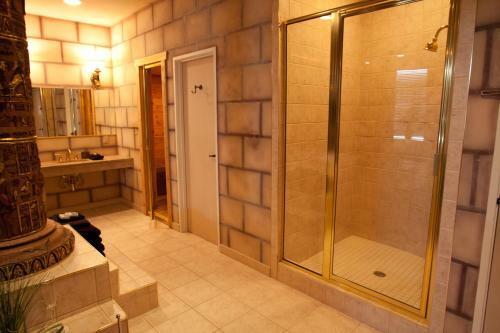 Hotel Destinations Inn Theme Rooms