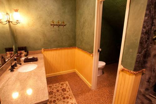 Hotel Destinations Inn Theme Rooms