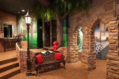 Hotel Destinations Inn Theme Rooms