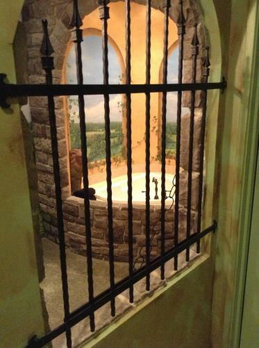Hotel Destinations Inn Theme Rooms