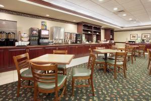 Hotel Country Inn & Suites