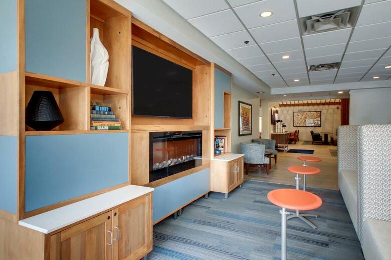 Hotel Holiday Inn Express & Suites Aurora - Naperville
