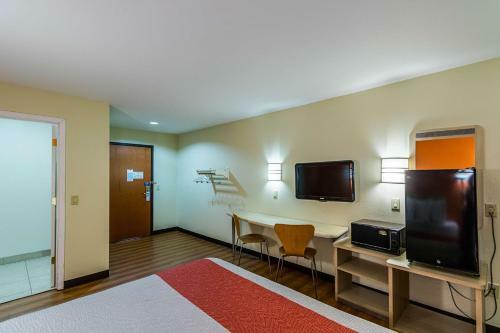 Motel 6 - Urbana