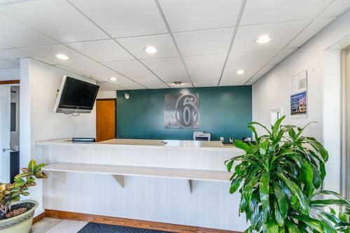 Motel 6 - Urbana