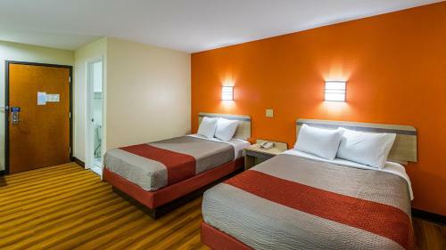 Motel 6 - Urbana