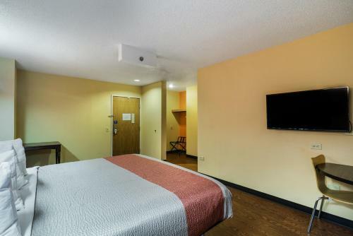 Hotel Motel 6 Libertyville