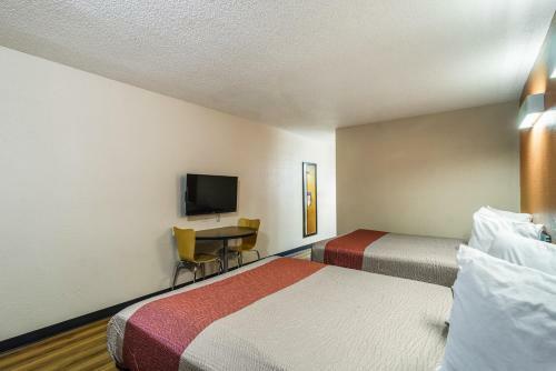 Hotel Motel 6 Libertyville