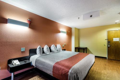 Hotel Motel 6 Libertyville