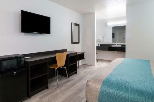 Motel 6 Metropolis