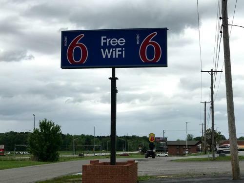 Motel 6 Metropolis