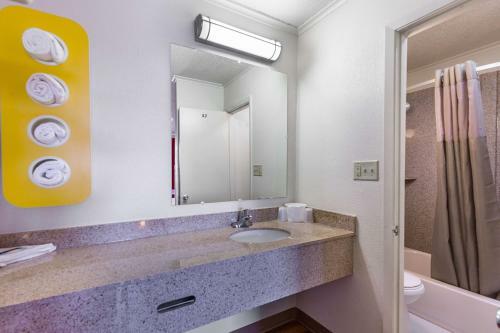 Motel 6 Mount Vernon
