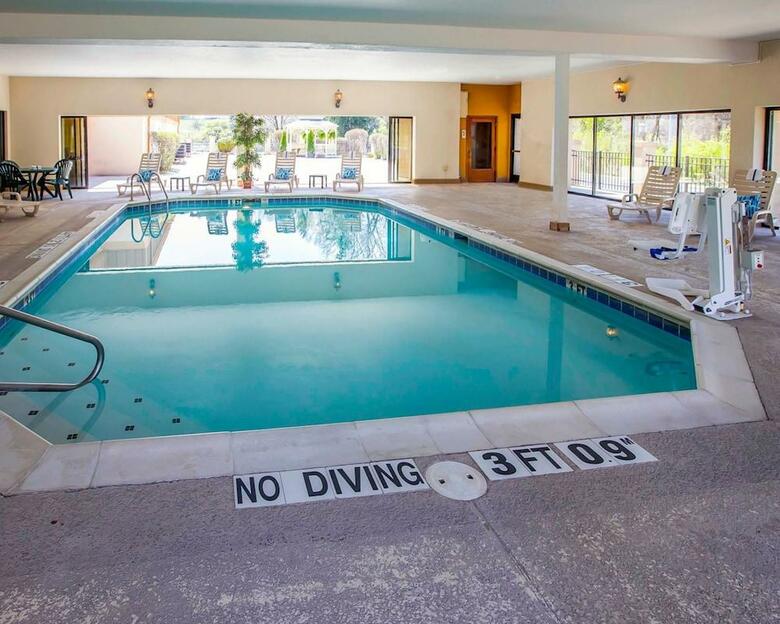Hotel Comfort Suites University Area