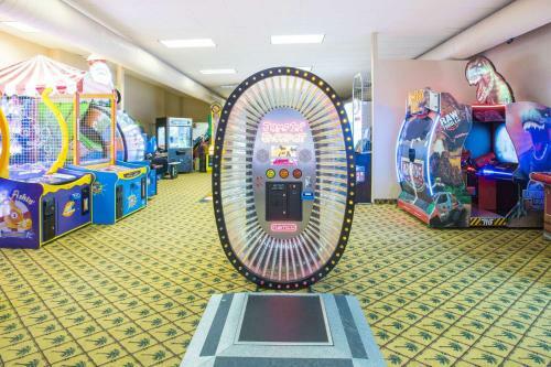 Hotel Ramada By Wyndham Des Moines Tropics Resort & Conference Ctr