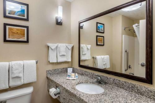 Hotel Comfort Suites Speedway - Kansas City