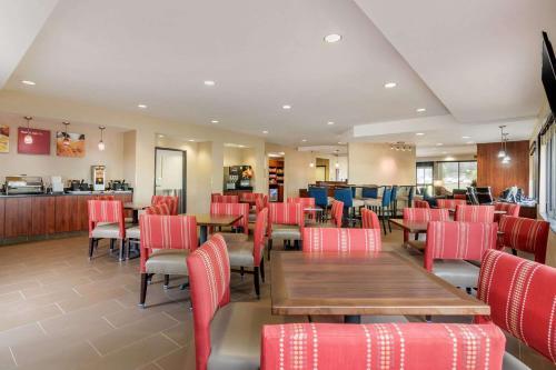 Hotel Comfort Suites Speedway - Kansas City
