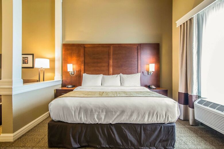 Hotel Comfort Suites - Dodge City