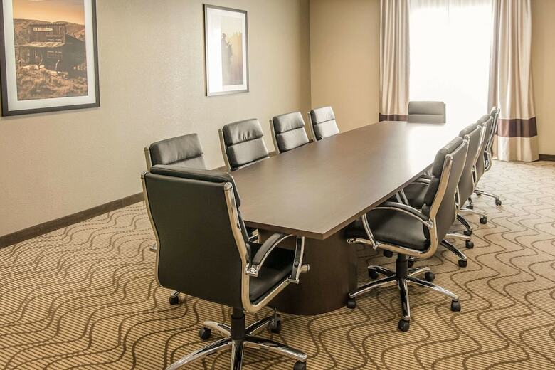 Hotel Comfort Suites - Dodge City