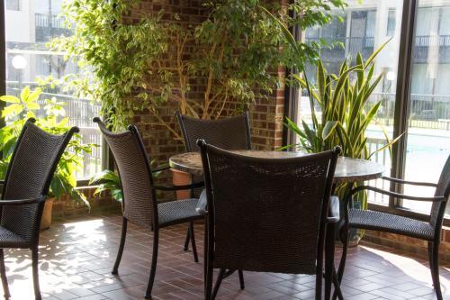Hotel Lamplighter Inn & Suites Pittsburg