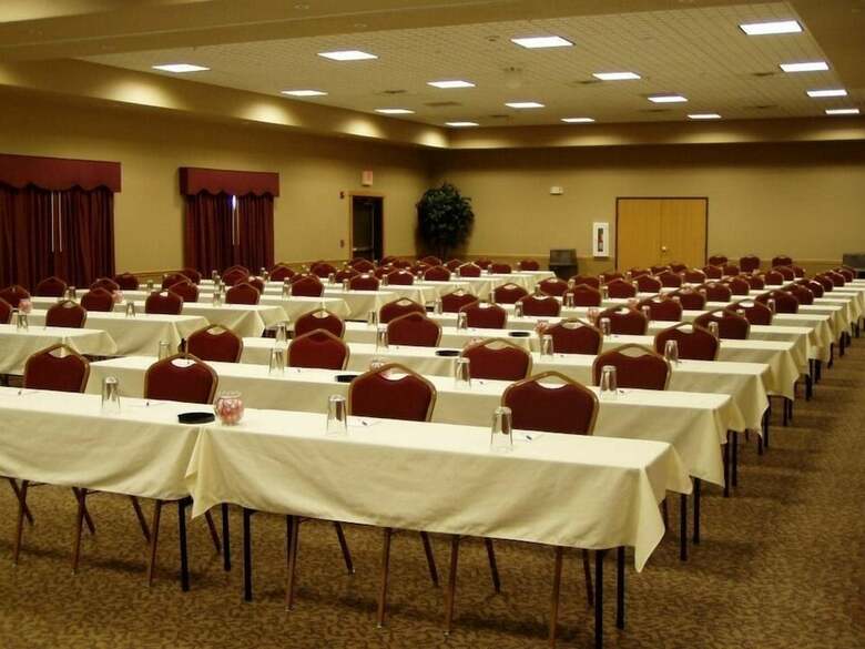 Fossil Creek Hotel & Suites