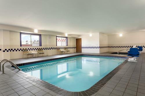 Hotel Baymont By Wyndham Salina