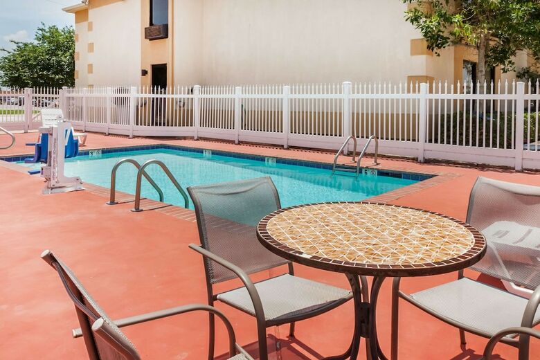 Hotel Days Inn & Suites New Iberia