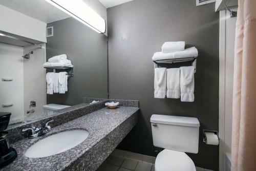 Hotel Rodeway Inn & Suites And Conference Center