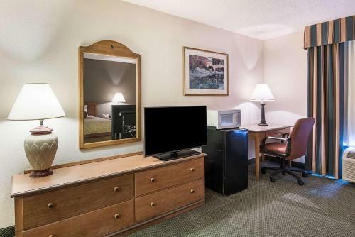 Hotel Rodeway Inn & Suites And Conference Center