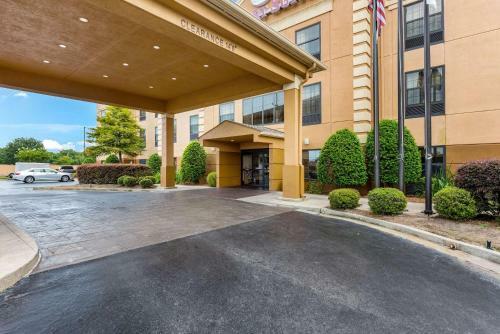 Hotel Comfort Suites Monroe