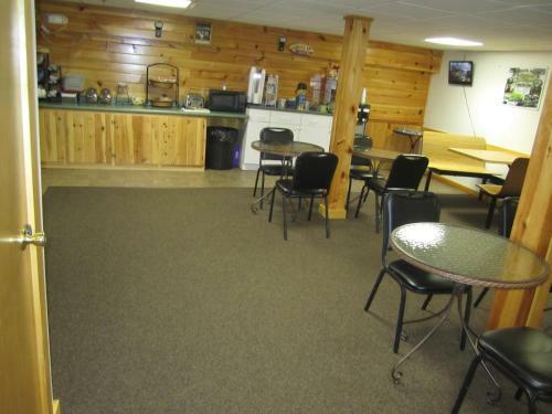 Bishops Country Inn Motel