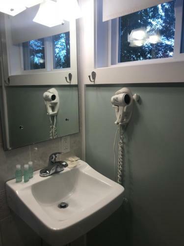 Gallagher?s Travels Bar Harbor Motel And Cottages