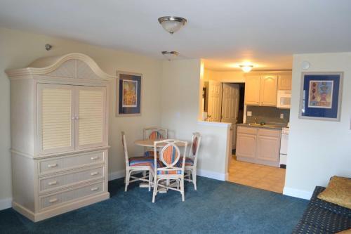 Hotel Seafarer Condominium Resort