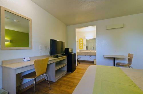 Motel 6 Camp Springs