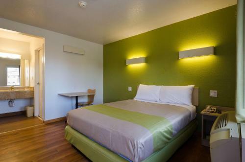 Motel 6 Camp Springs